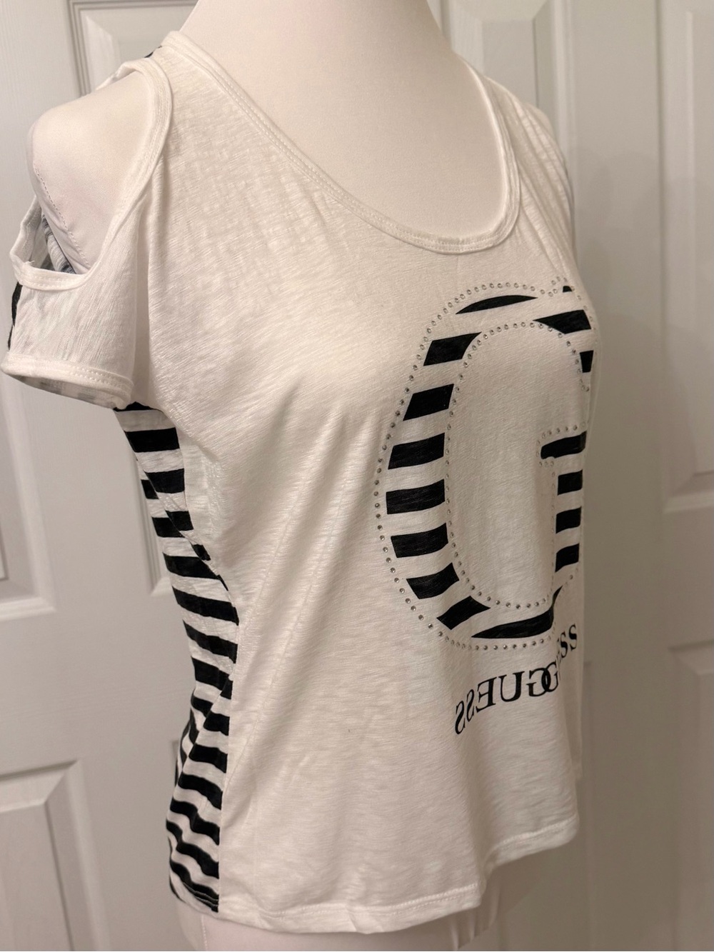 NWT Guess Y2K Black & White Sparkly Gemstone Graphic Cold Shoulder T Shirt Top